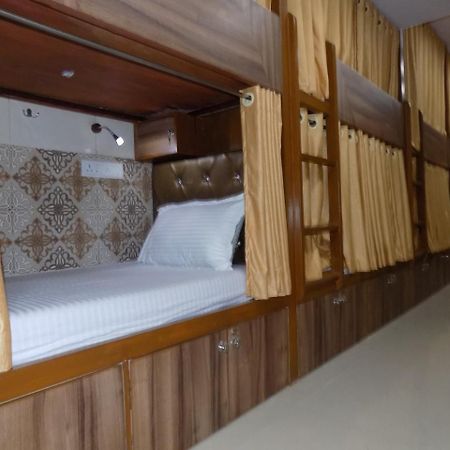 Metro Inn Dormitory Мумбаї Екстер'єр фото