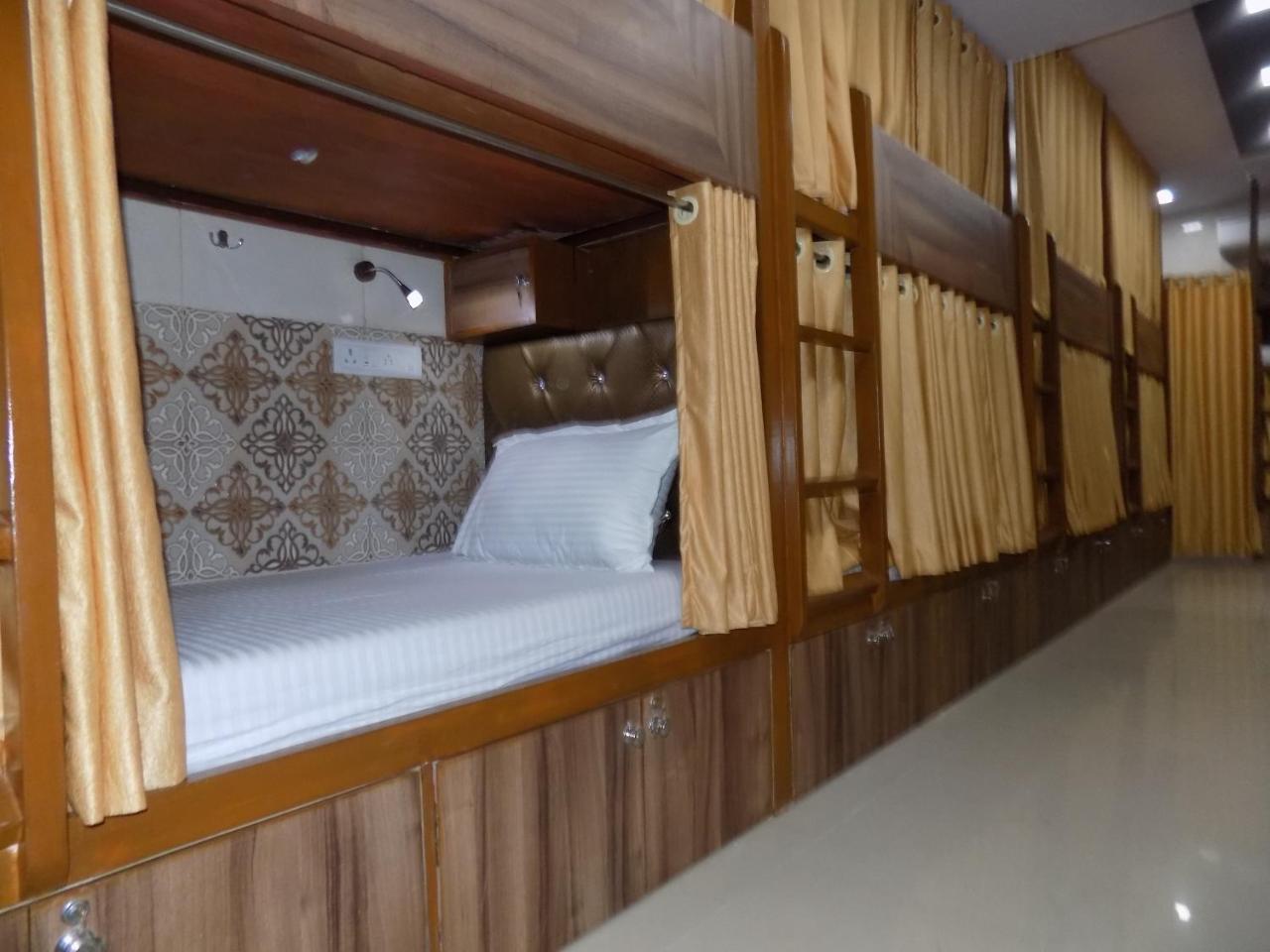 Metro Inn Dormitory Мумбаї Екстер'єр фото