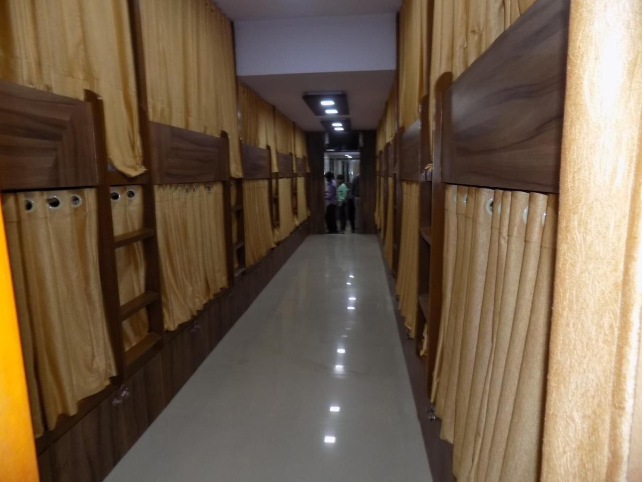 Metro Inn Dormitory Мумбаї Екстер'єр фото
